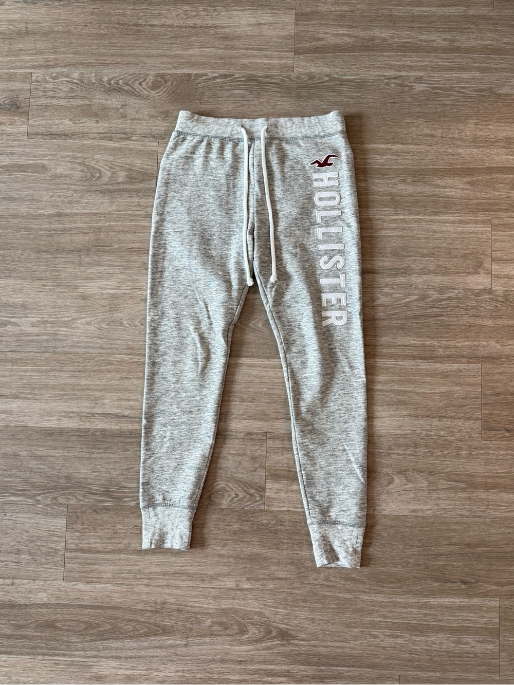 NWOT Hollister Light Heather Gray Logo Jogger Sweatpants, Size Small